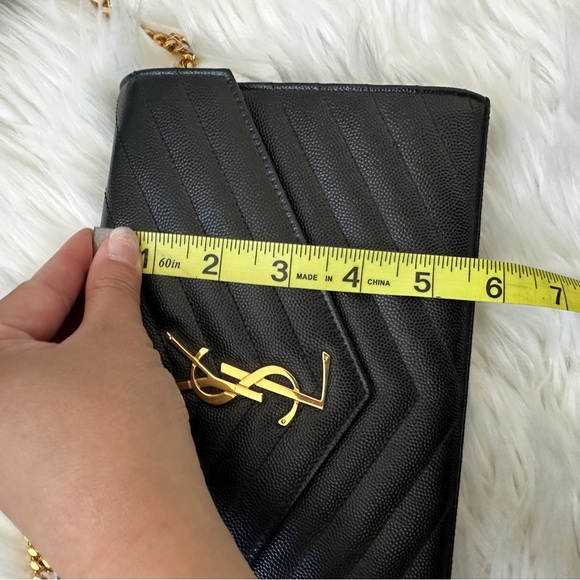 Saint Laurent Grain de Poudre Envelope Wallet on Chain - Picture 2 of 15